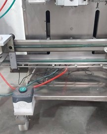 מכונה לסגירת שפורפרות מעבדתית חצי אוטומטית