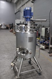 מיכל ואקום 100 ליטר, דאבל ג'אקט לפארמה כולל הומוגנייזר ובוחש איקה, נירוסטה L316