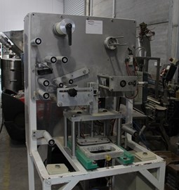 מכונת סגירת מגשיות כולל הלחמה תוצרת ליד חצי אוטו'