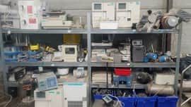 מגוון רחב של ציוד למעבדה