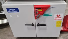 אינקובטור מעבדתי